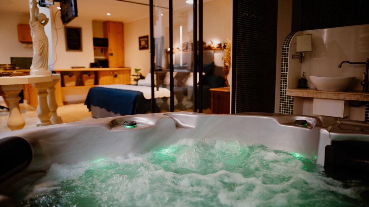 Cadereau Apartment | Suite de Diane Jacuzzi - Première conciergerie