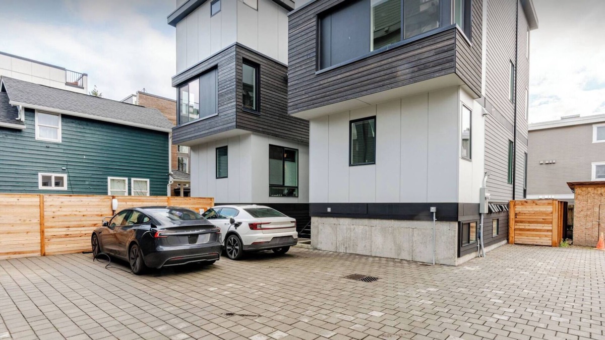 Ballard House | Suite Dreams in Ballard