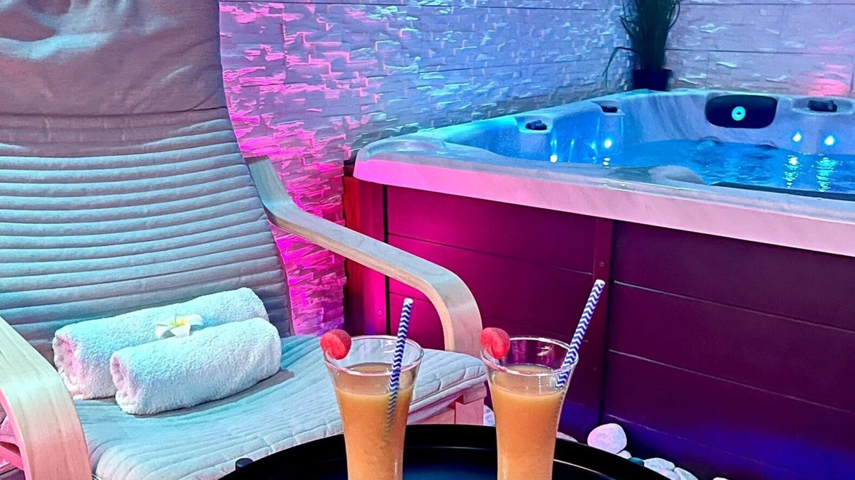 Neuf-Mesnil Apartment | Suite Evasion-Apartment-Suite-Whirlpool bath-No view