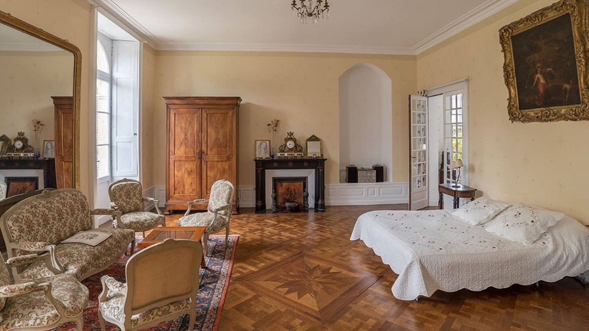 Fontenay-le-Comte House | Suite-Family-Private Bathroom-Pool view-suite 4 etoiles