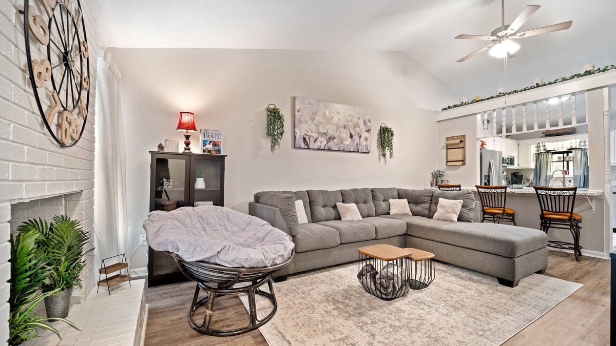 Jacksonville House | Suite Francis - Minutes from Camp LeJeune and the Beach!