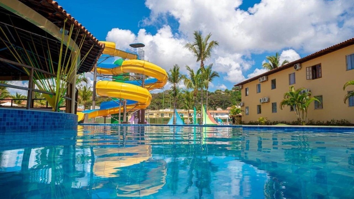 Taperapua Beach Hotel | Suite in a hotel on the Porto Seguro waterfront with a water park and leisure facilities for the family.