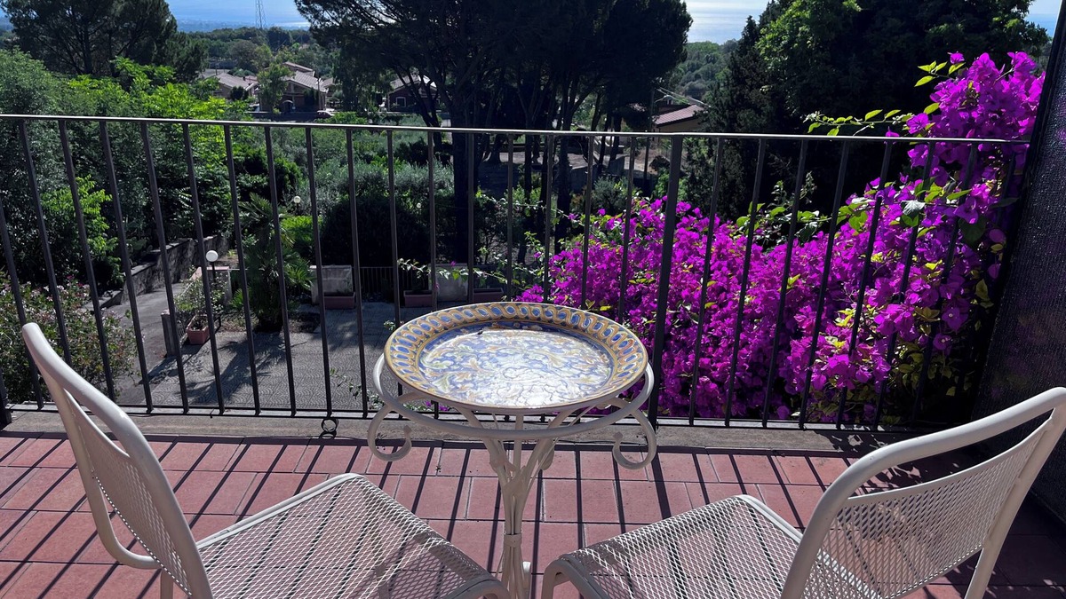 Zafferana Etnea Bed & Breakfast | Suite in quite B&B overlooking the sea and Etna with all comfort like at home