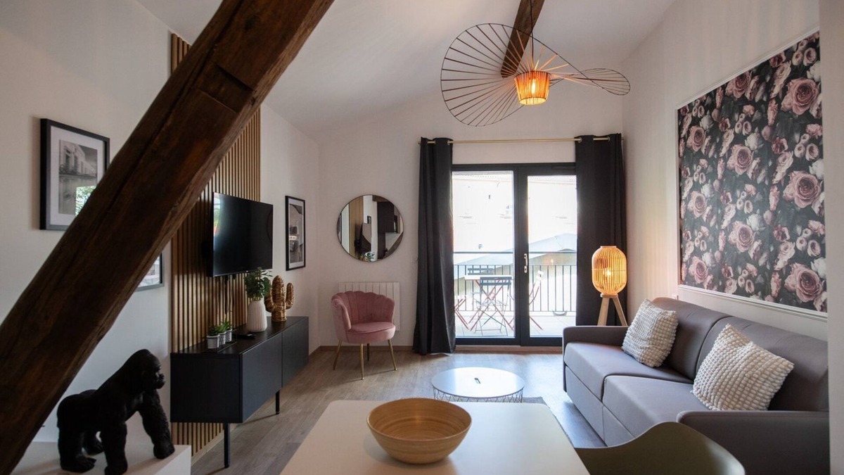 Charlier - Valvert Apartment | Suite Kella 2 - Tassin - Lovely renovated studio