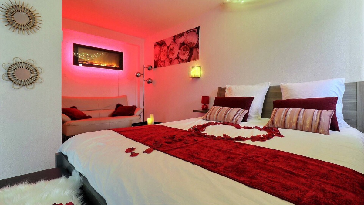 Blagnac Apartment | Suite Kessel, Romantic Studio with private Jacuzzi near Toulouse