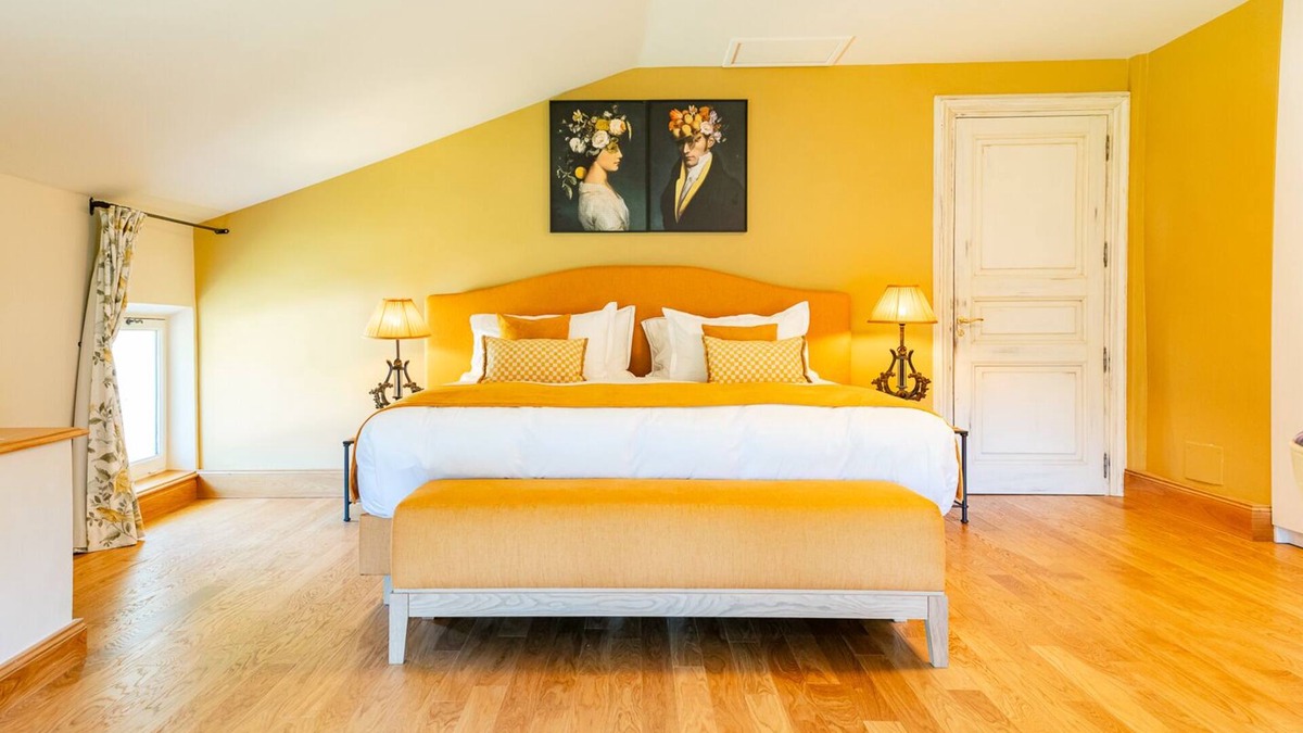 Loriol-du-Comtat House | Suite-Luxury-Ensuite with Bath-Park view