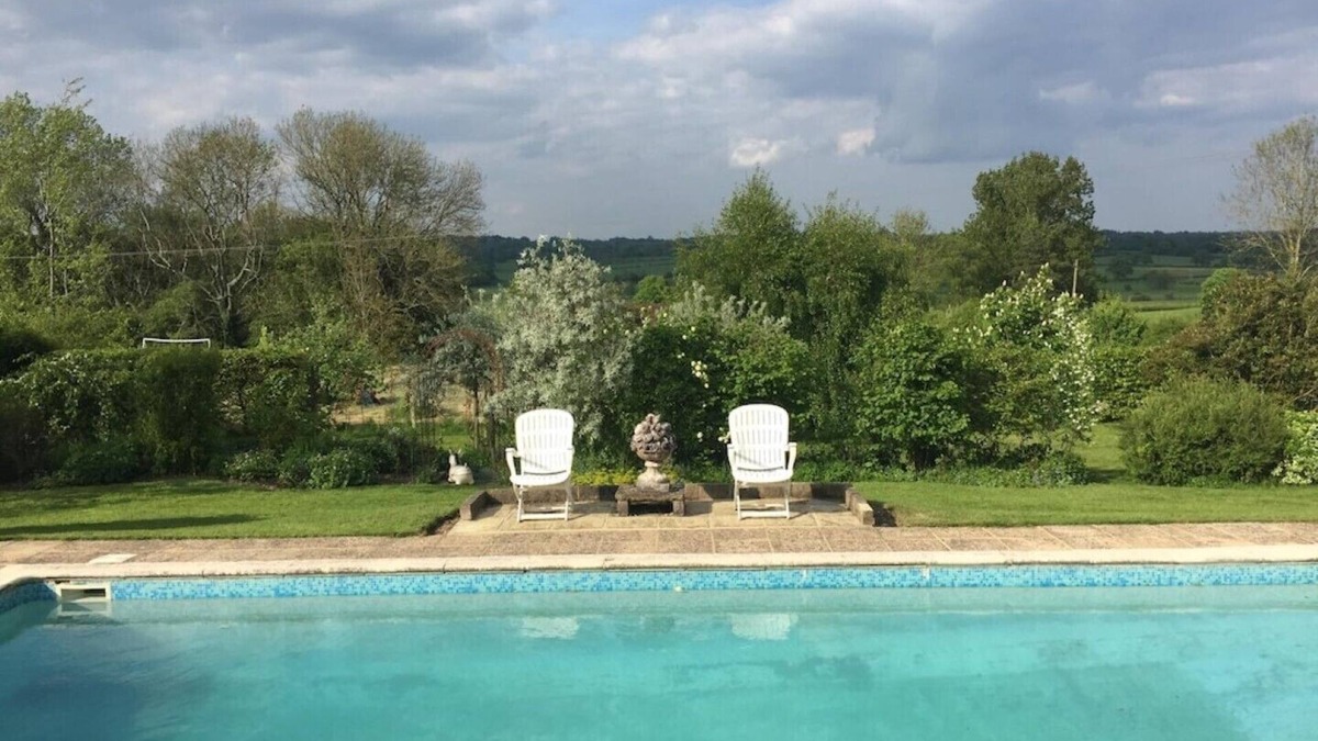 Ewhurst Green Cottage | Suite Overlooking Beautiful Wealden Countryside, Swimming Pool. (See offers)