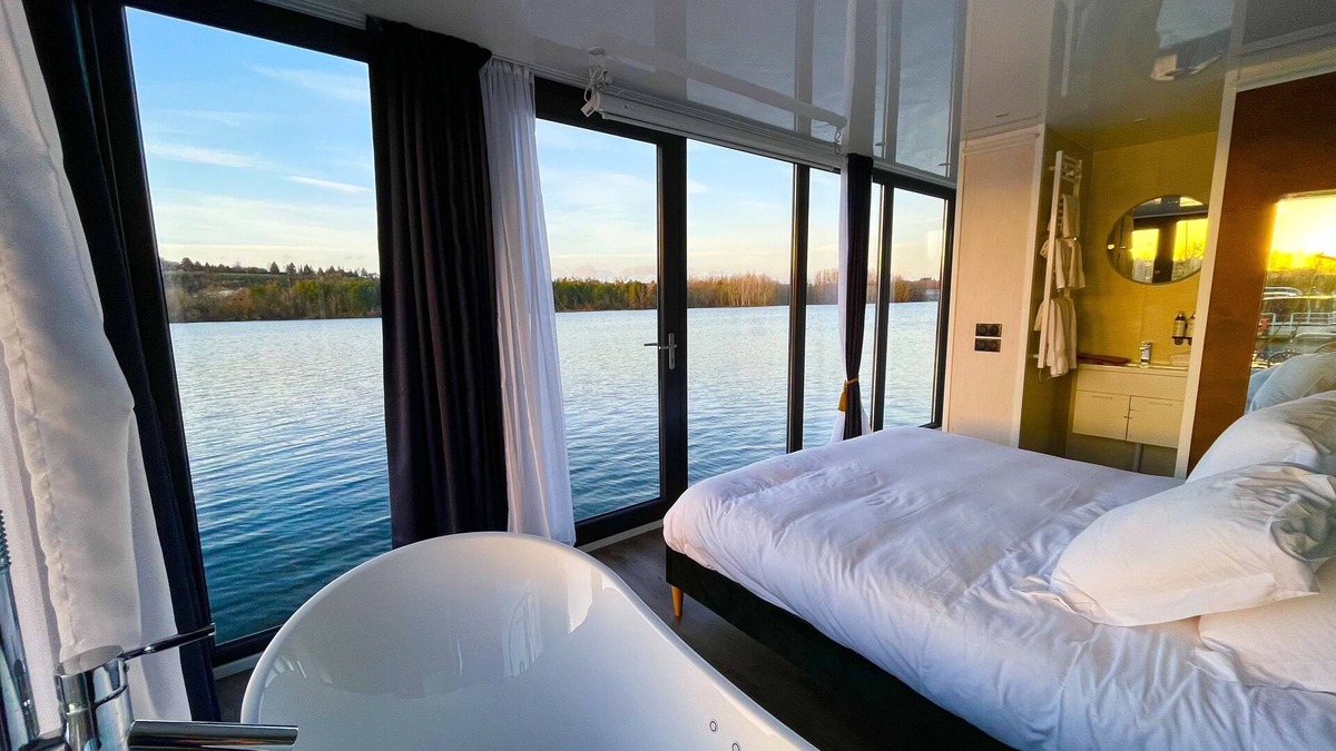 Guernes Boat Rental | Suite panoramique avec balnéo - La Sequana