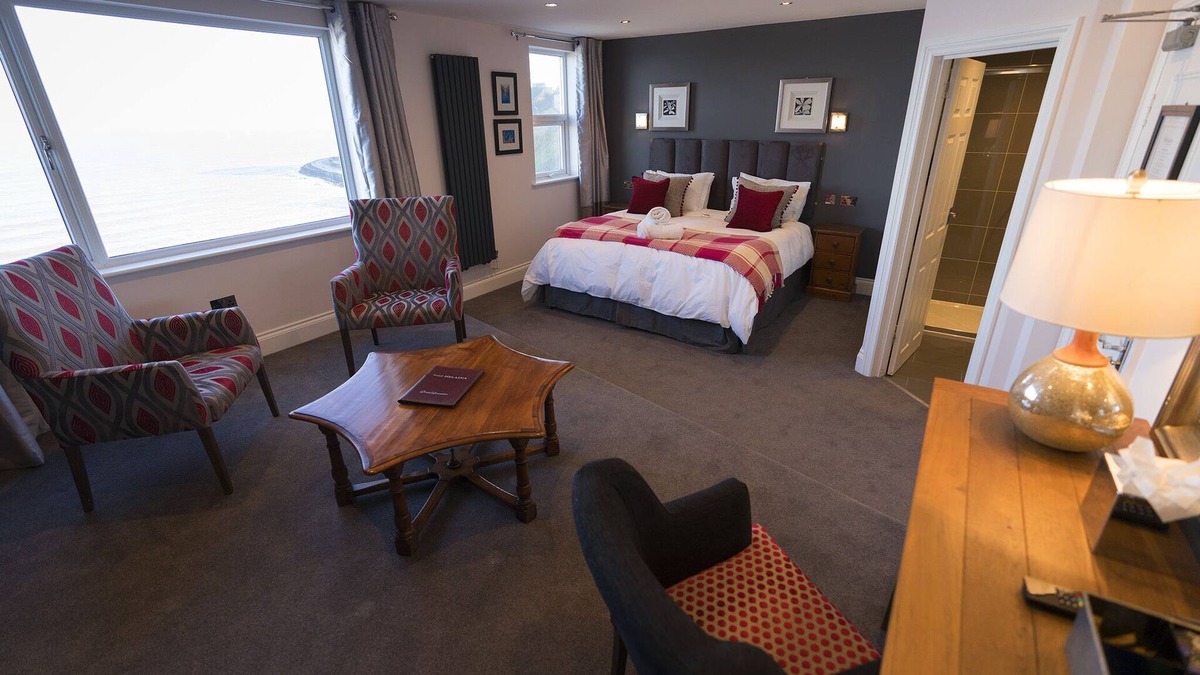 Scarborough Apartment | Suite Penthouse Ensuite with Sea View