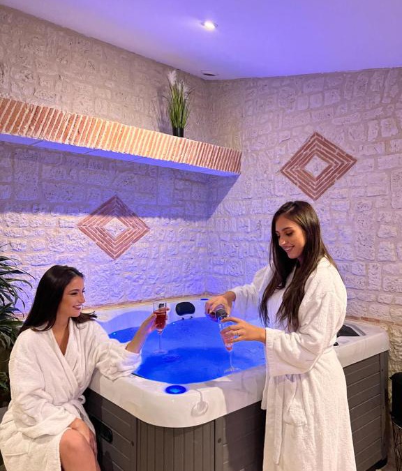 Saint-Nexans House | Suite Privative Jacuzzi Sauna de la Villa Del Castagnol
