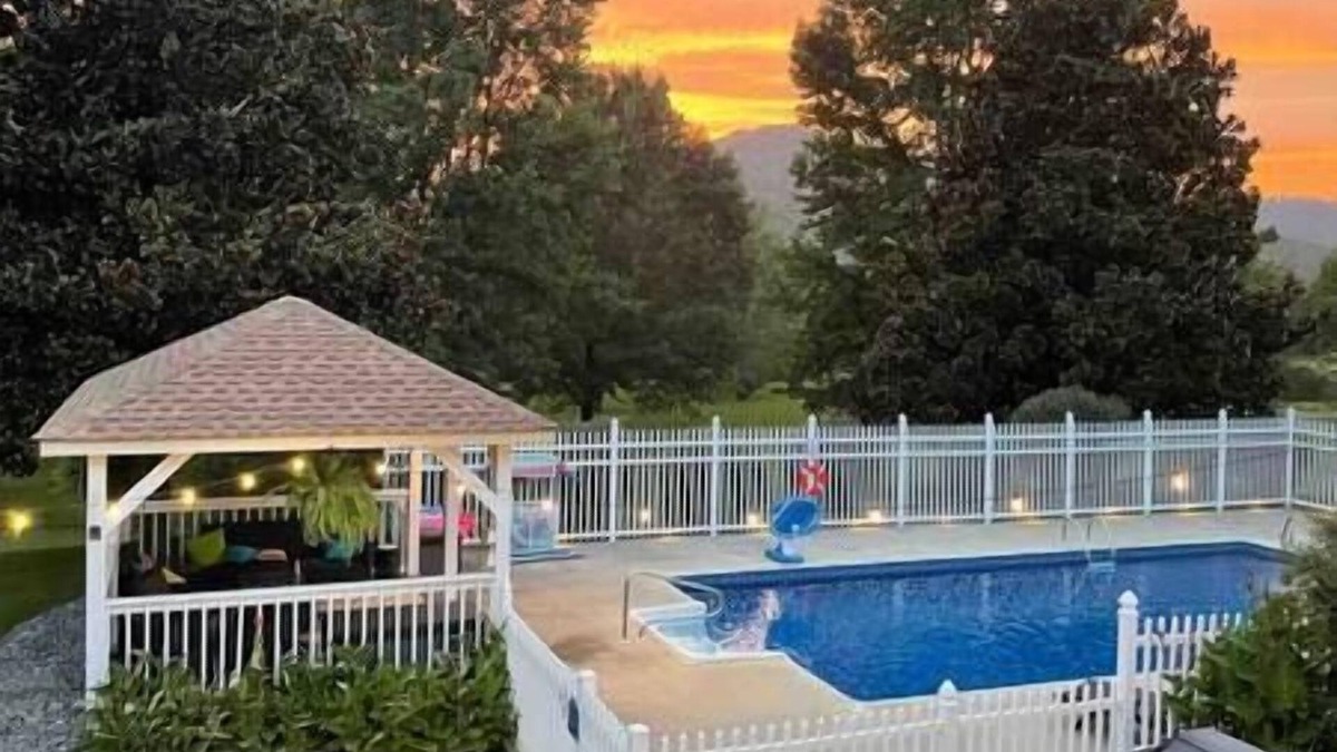 Trenton House | Suite Retreat -Pool & Spa w/Mtn Views | Mins to Chattanooga