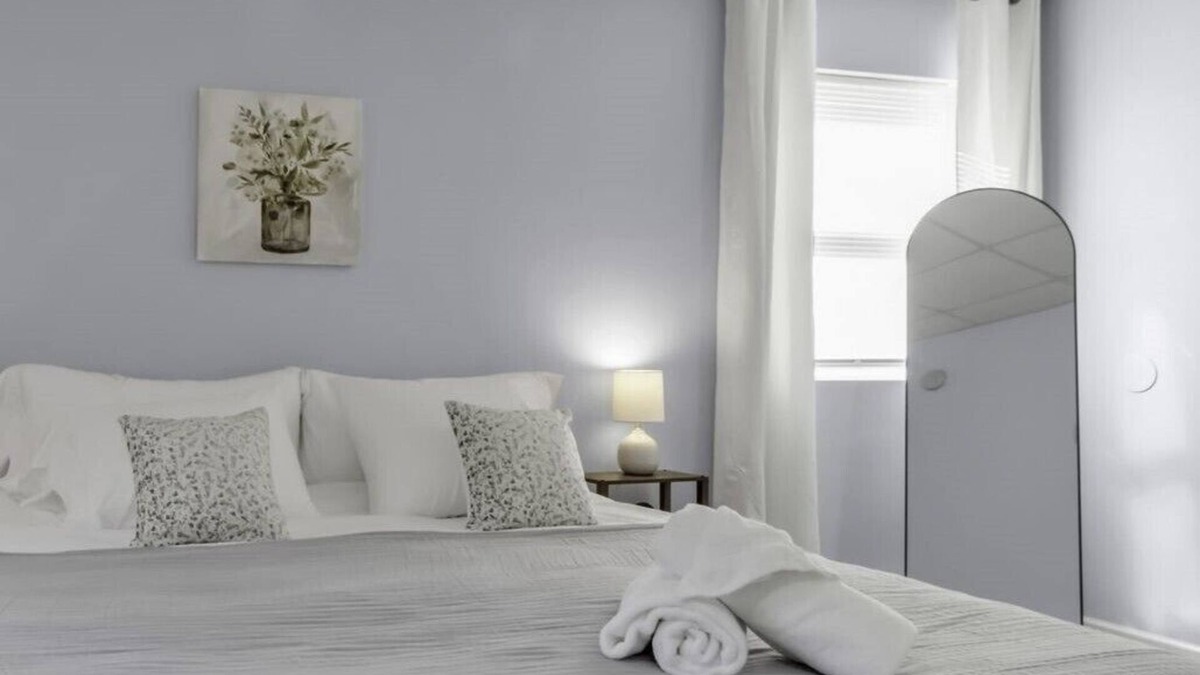 Akron Apartment | Suite Retreat: quiet comfort on walkable village lane