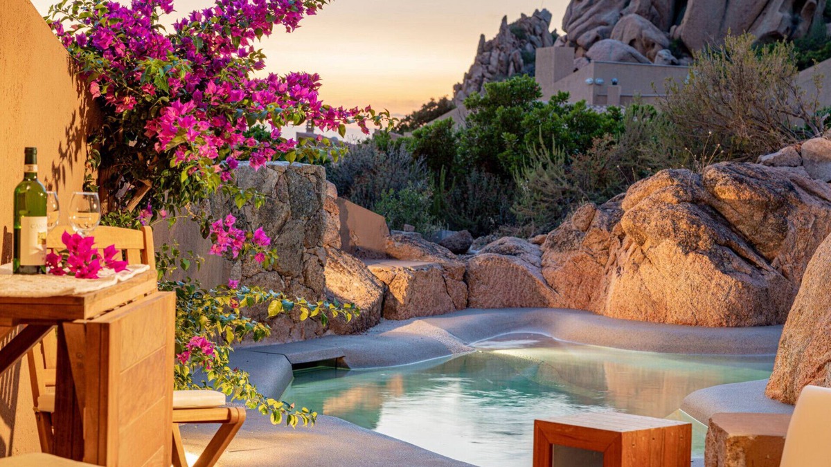 Costa Paradiso Resort | Suite Rosa 9 with private hydromassage pool