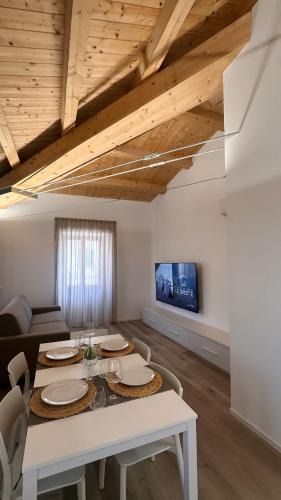 Camerano Apartment | SUITE Rosso Conero - Le Grotte Rooms And Apartments