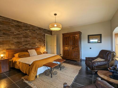 Saint-Privat-d'Allier Bed & Breakfast | Suite spacieuse avec bien-être, parking, wifi, à Saint-Privat-d'Allier - FR-1-582-491