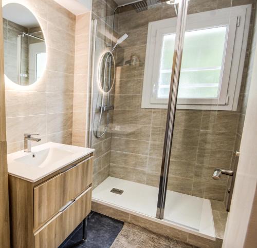 Cimetiere de l'Est Apartment | Suite T5 Rennes Gare - Parking privé gratuit