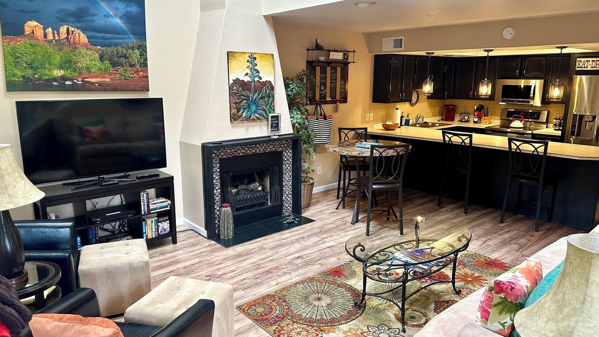 Uptown Sedona House | Suite Uptown Sedona - The Sweet Spot to be! Walk to Shopping and Dining.