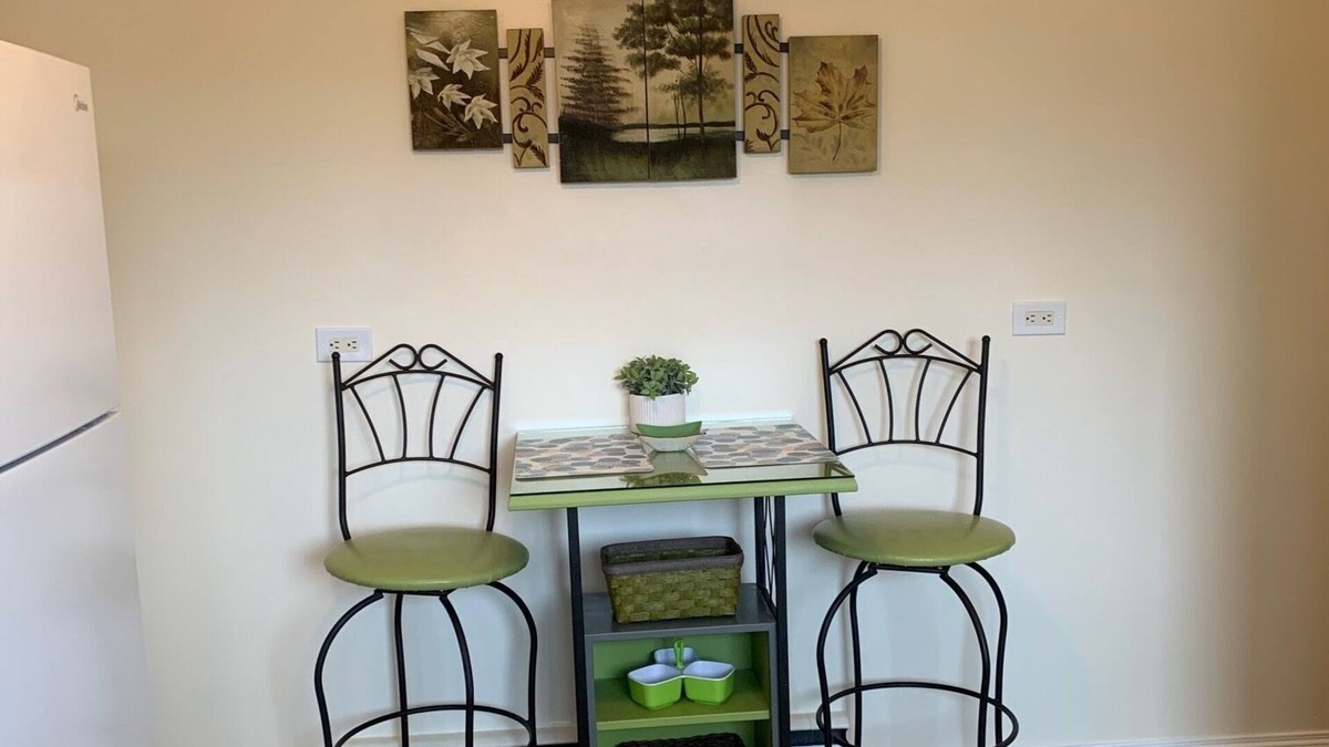 Red Deer Apartment | Suite Verde - Relaxing 2 Bedroom