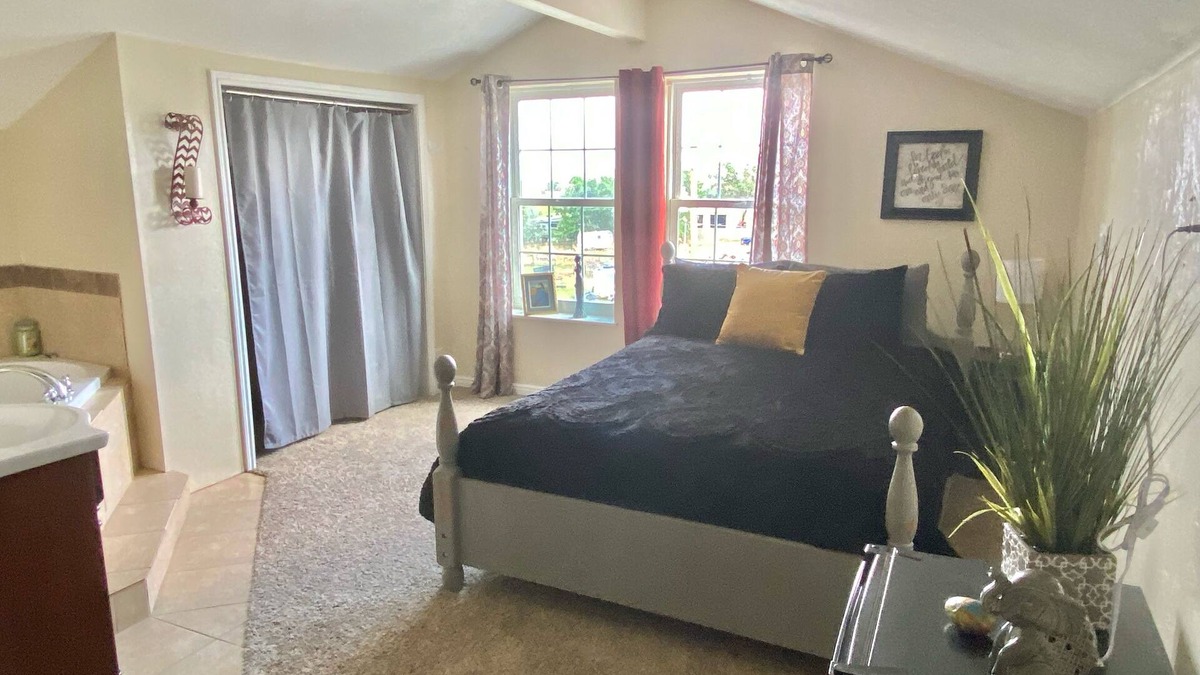 Emery County House | Suite W/Jacuzzi Tub & Queen Bed