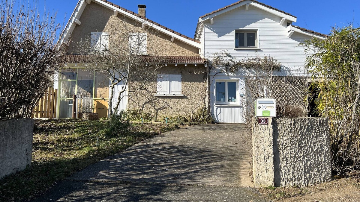 Maringes Bed & Breakfast | Suite with 3 comfortable bedrooms and large bathroom