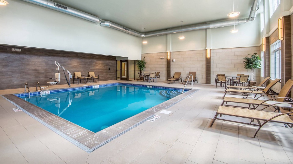 East Texas Condo | Suite with Conference Space | Free Breakfast + 24-hour Business Center