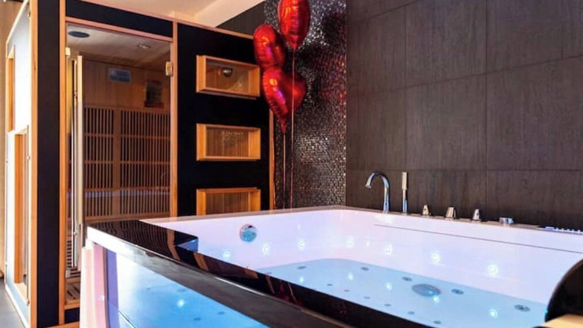 Faubourg North Apartment | Suite with jacuzzi-sauna Darcy/suite and spa 21