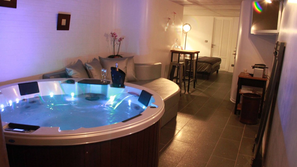 Lille Centre Ville House | Suite with king size bed and private Jacuzzi Spa 1 and 2