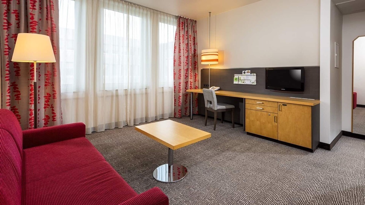 Neu-Isenburg Apartment | Suite with kitchenette for single and double use