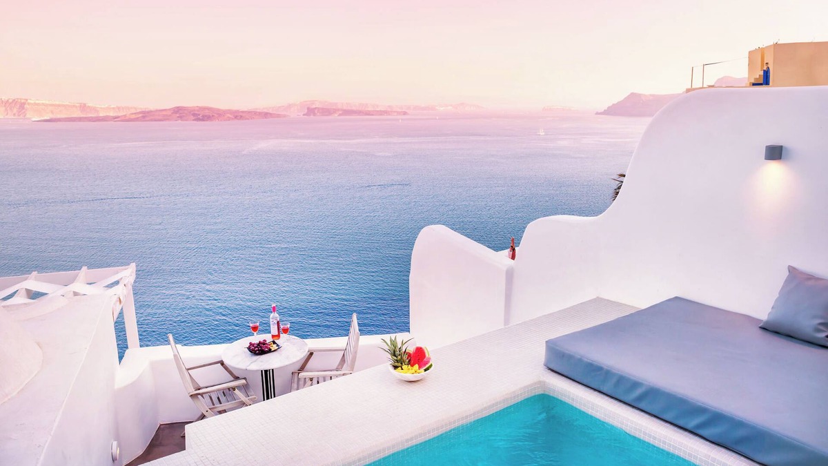 Oia Hotel | Suite with Private Outdoor Hot Tub