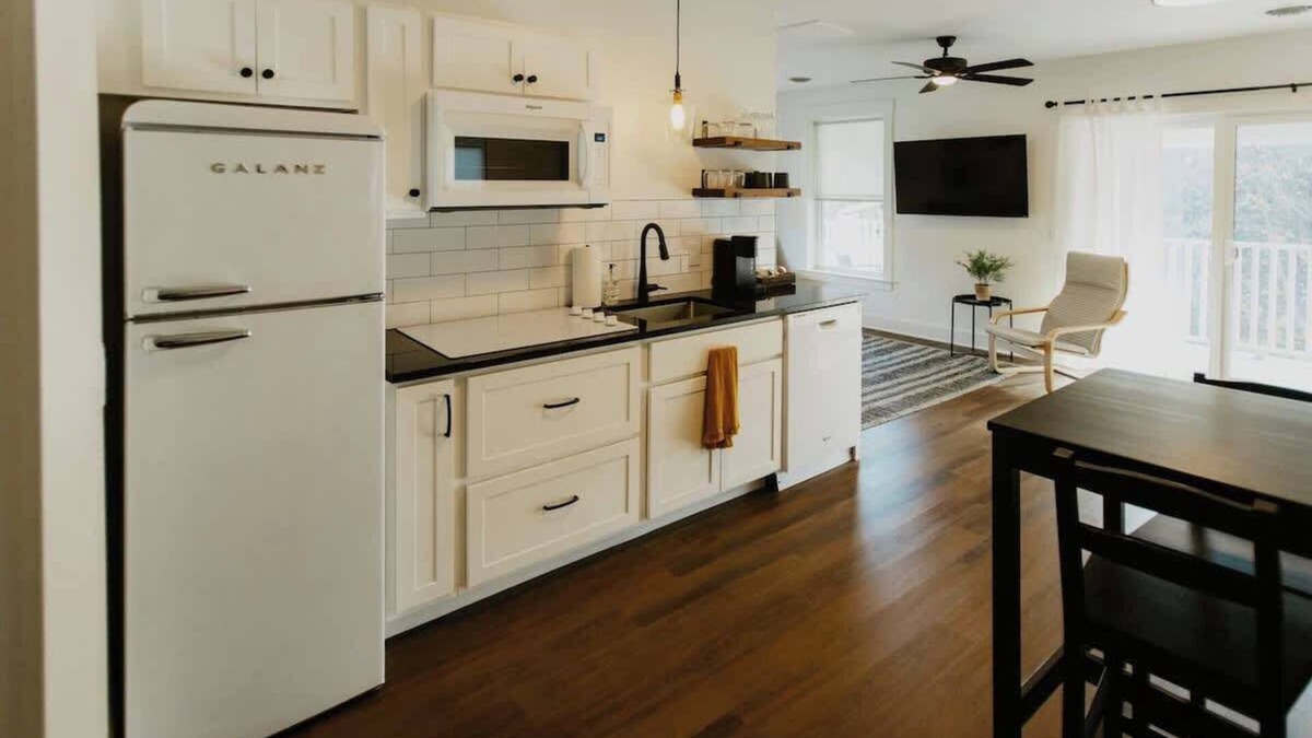 Dalton Apartment | Suites on Main - Unit 3