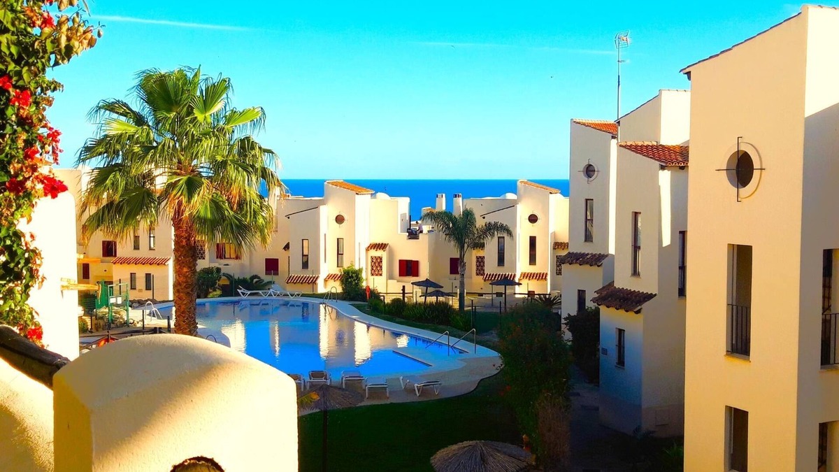 Bahia de Casares Apartment | Suitur Bahía apartment jacuzzi barbecue