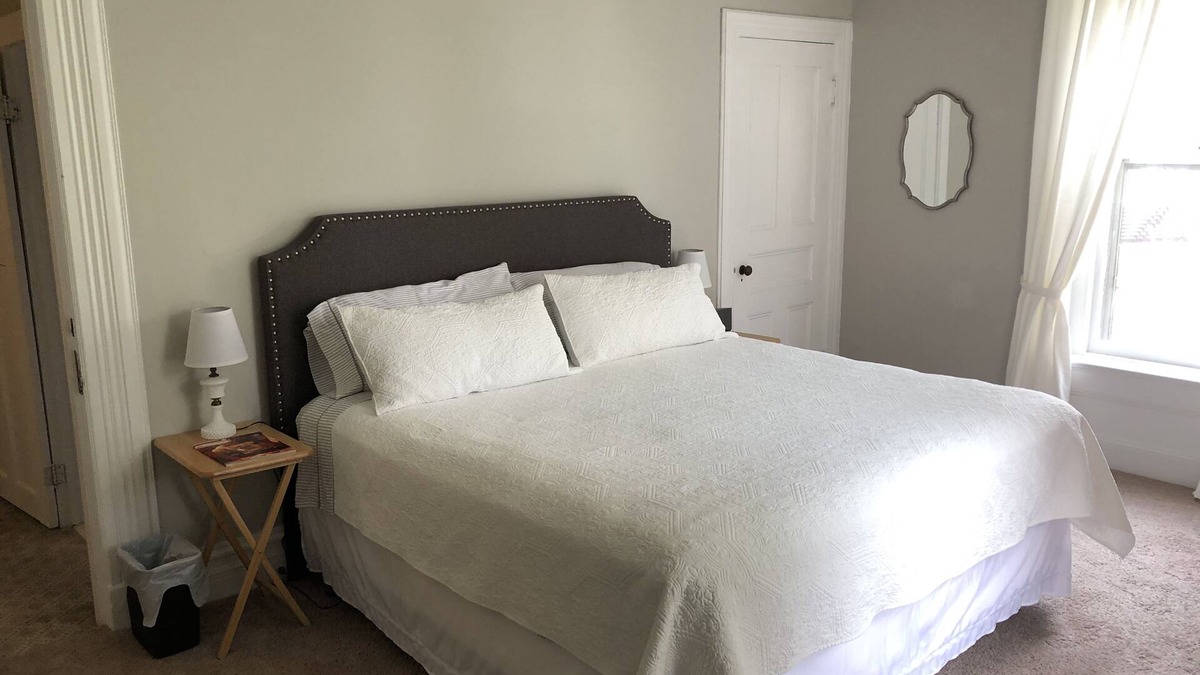 Towanda Bed & Breakfast | Sullivan Room with EnSuite Bath