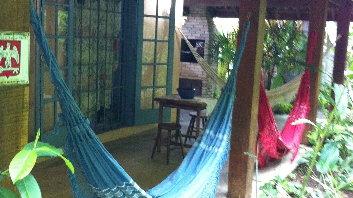 Praia do Pauba House | Summer and Winter - 100 m from the Beach - Large balcony and fireplace - 9 people.