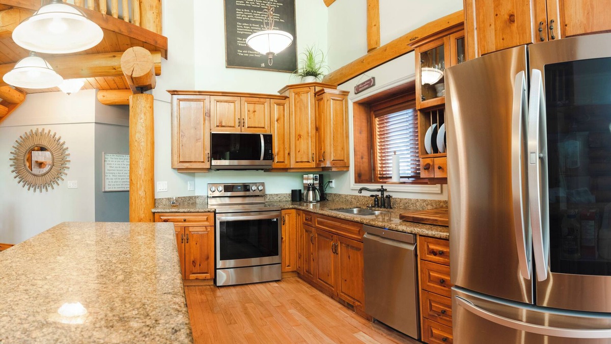 East Kootenay Cabin | Summer Availability in Stemwinder 4 bedroom chalet! Hot tub-Outdoor firepit!