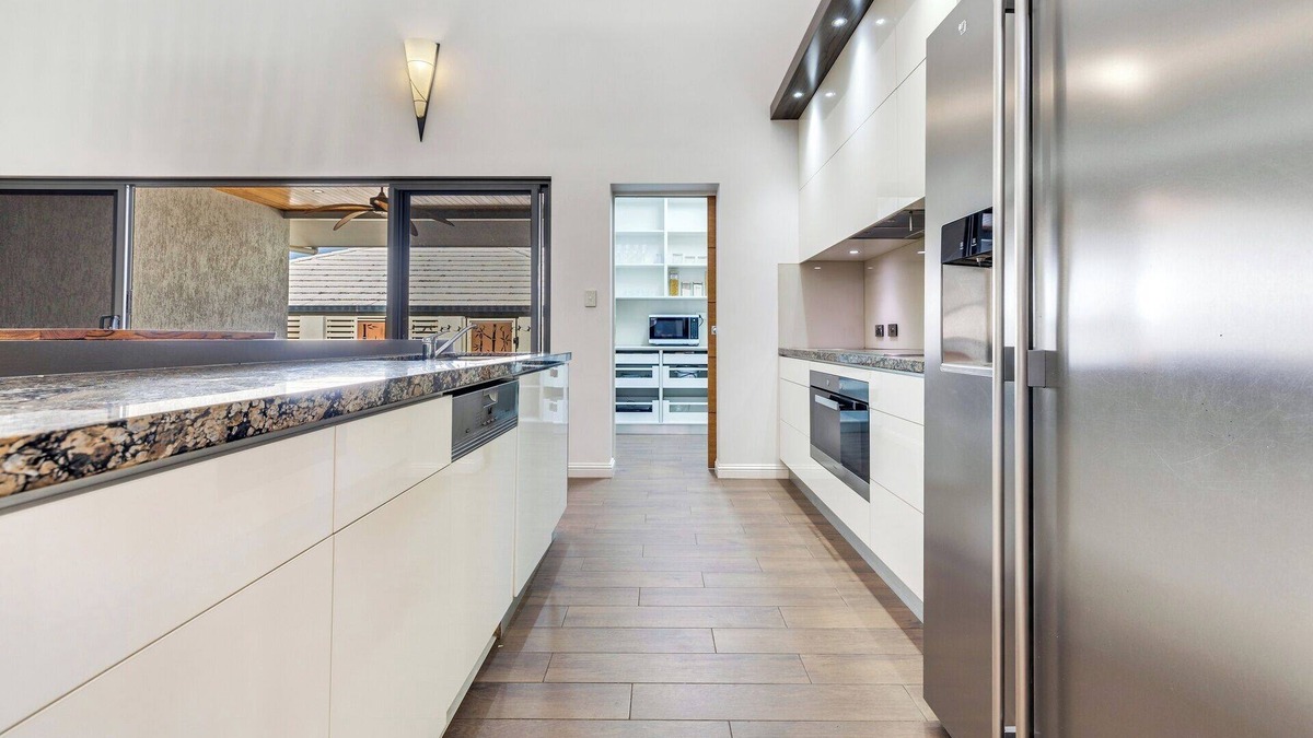 Durack House | Summer Breeze - 20 minutes from Darwin CBD - private swimming pool - games room