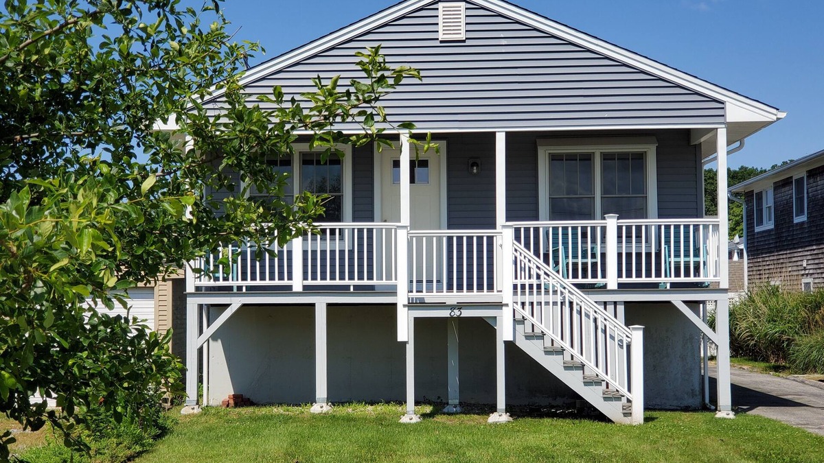 Groton Cottage | Summer Cottage with Water Access