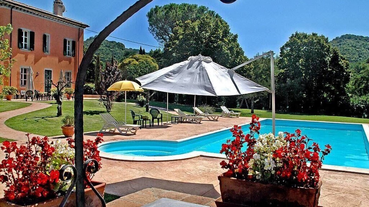 Guzman Villa | Summer Country Resident Villa Near Historic Town