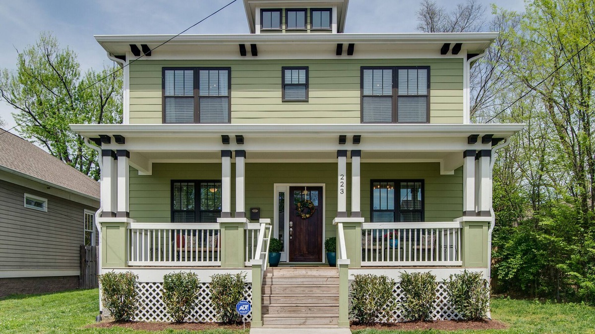 McFerrin Park House | Summer Discounts! Big Yard for Pets! Restaurants!BROADWAY/Downtown 1 ML TOPGOLF!