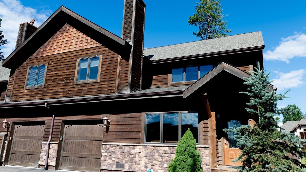 Whitefish House | Summer Escape or Winter Wonderland. Private Hottub, 1 mi from downtown Whitefish