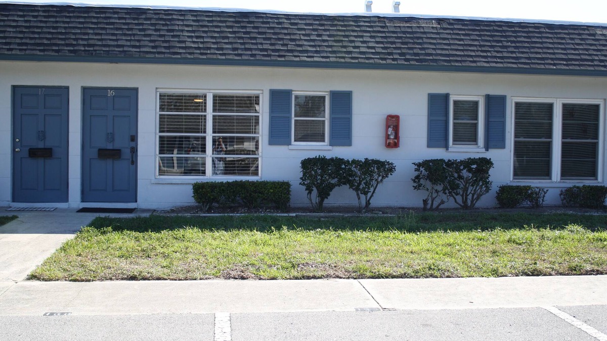 Ridge Wood Heights Condo | Summer/Fall Special low rates! Delightful condo 6.5 miles to Siesta Key Beach.