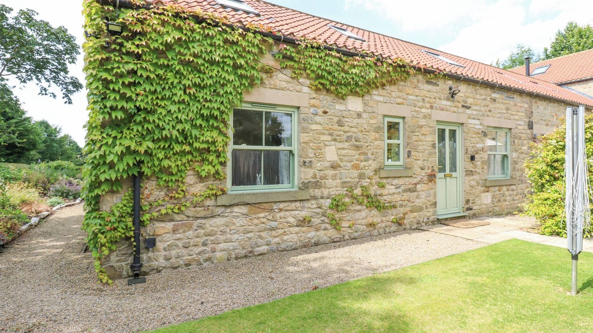 Bedale Cottage | SUMMER FARM COTTAGE, with a garden in Crakehall