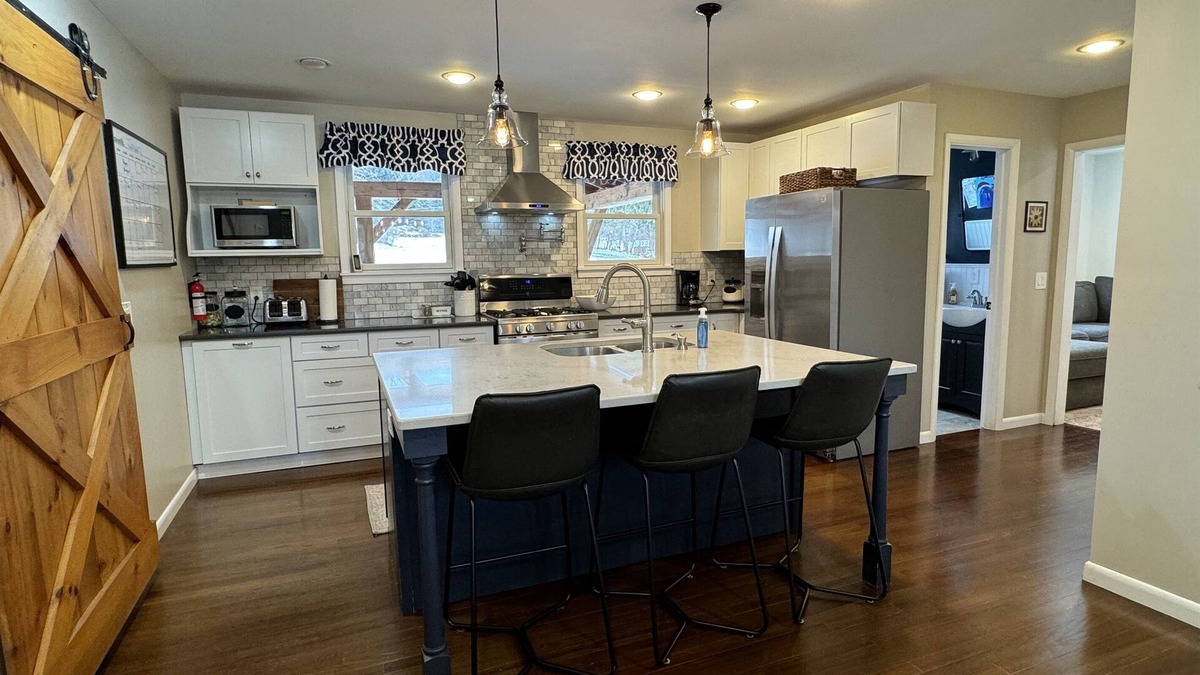 Oneonta House | Summer Fever - Modern Farmhouse, watch ASV fireworks from the backyard!