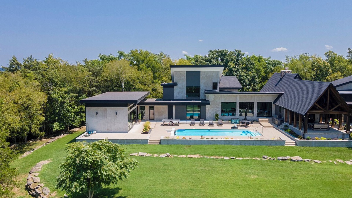 Franklin House | Summer Flash Sale* I Above Nashville Sanctuary I Pool I Fire Pit I Studio