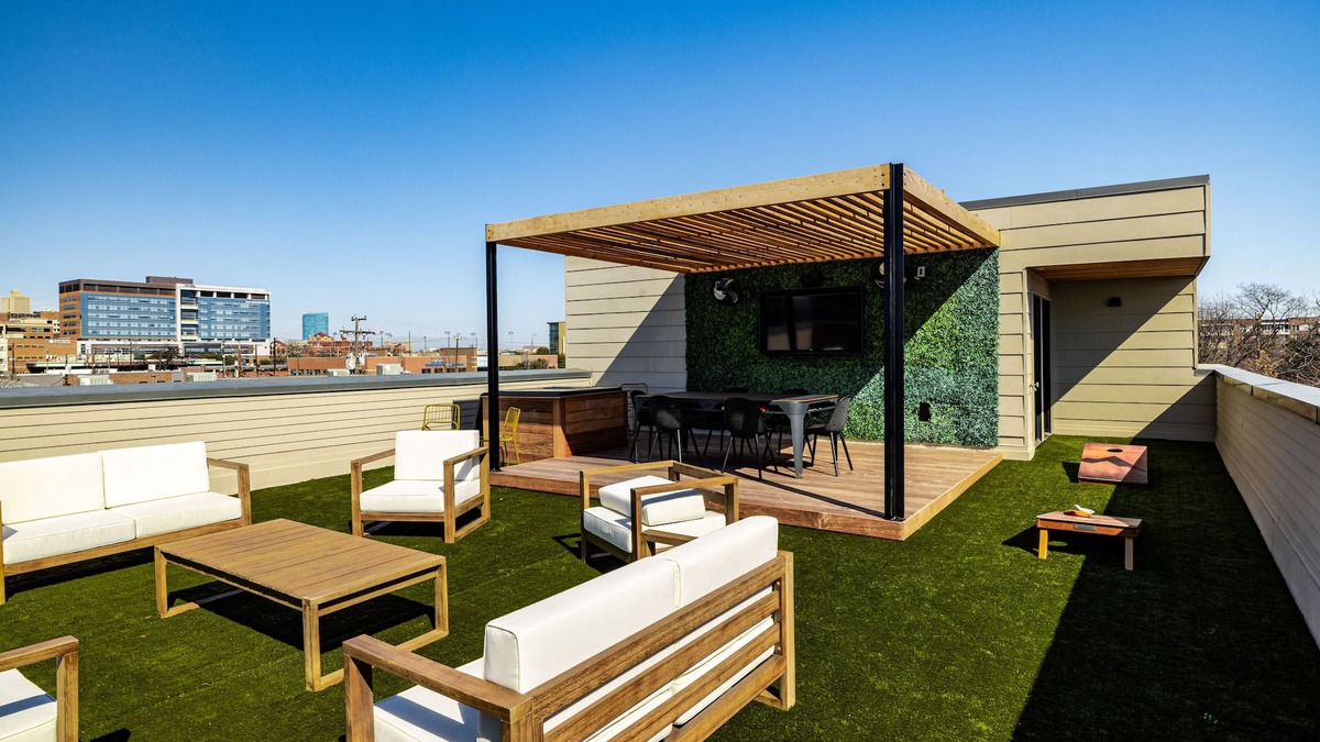 Fairmount House | Summer Fort Worth Escape Near TCU & Dining