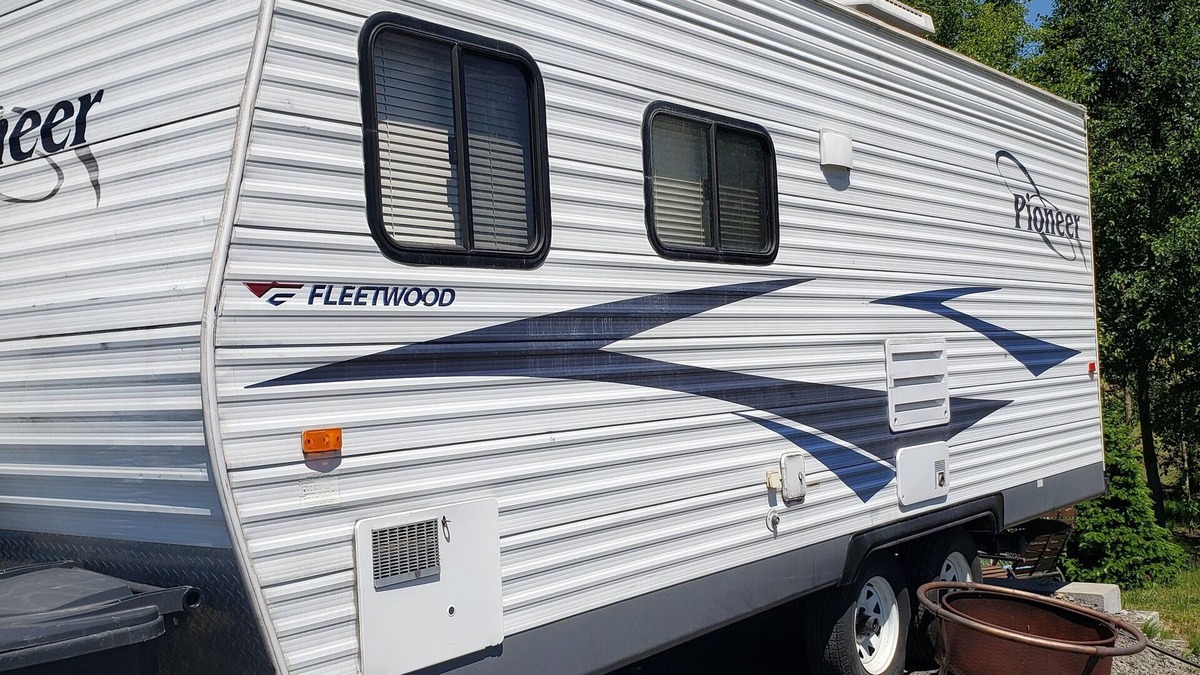 Marylhurst House | Summer Fun Camper with hot tub