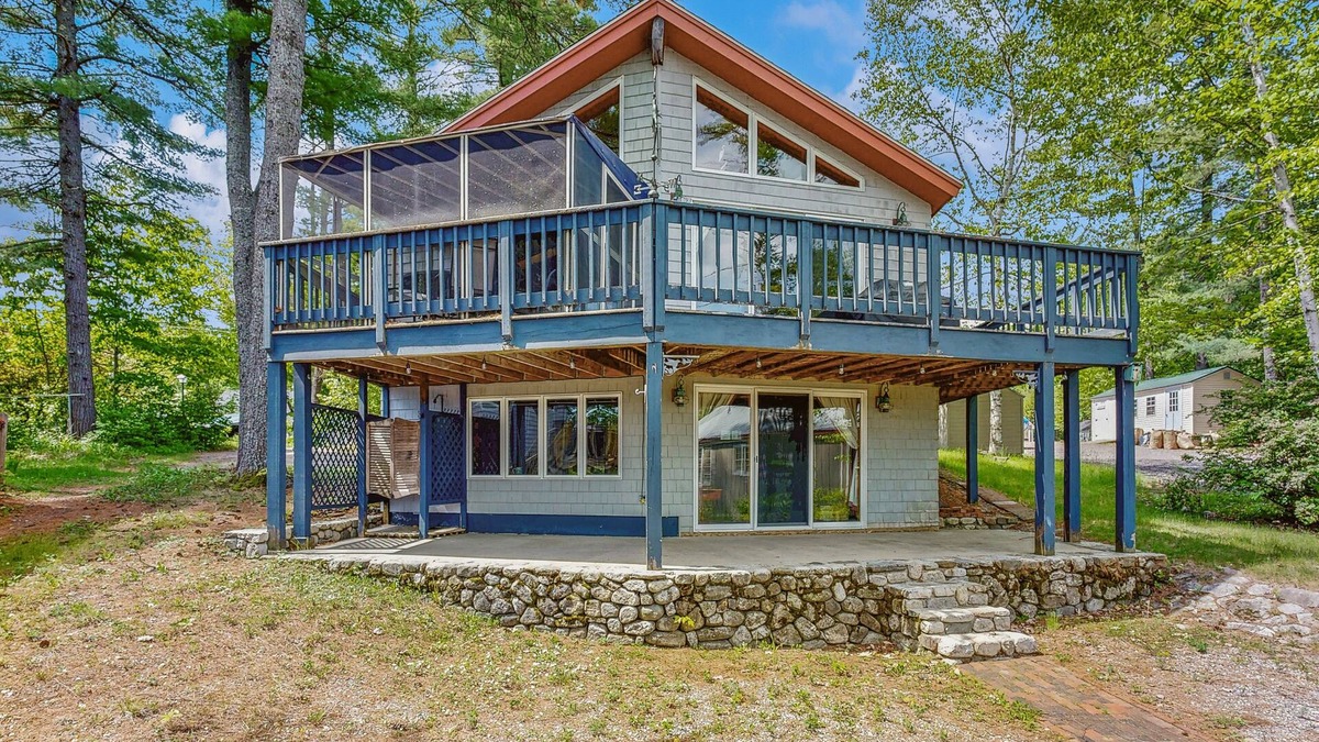 Naples House | Summer Fun, Lake View, Firepit, Outdoor grilling, walk to the lake