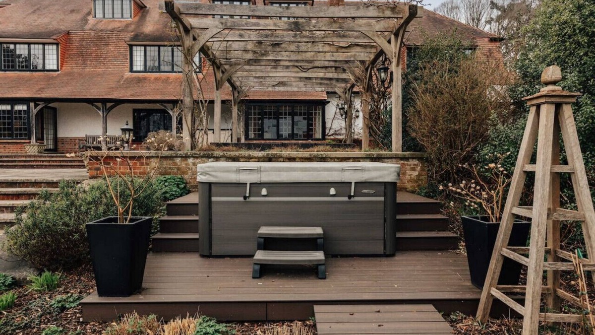Henley House | Summer Gaze - Heated pool, Hot tub, tennis court
