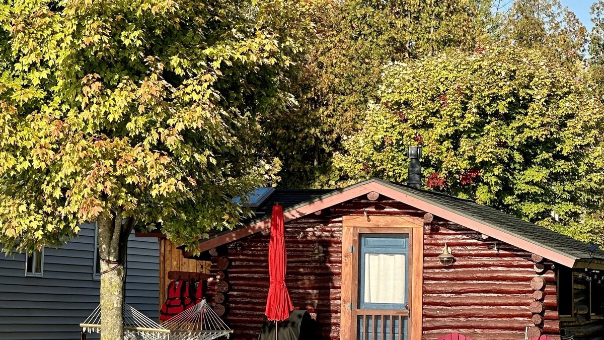 Oden Cabin | Summer Getaway - Cozy Log Cabin right on Crooked Lake Waterfront