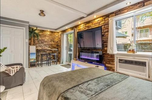 Georgetown Apartment | Summer Getaway in Brooklyn Private Room, Bath, Kitchen & Backyard