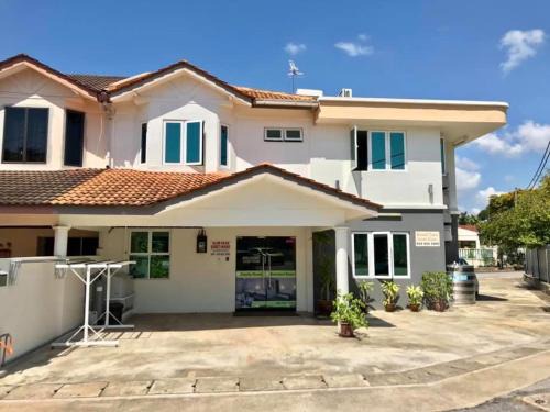 Kampung Alor Akar House | Summer Green Lodge